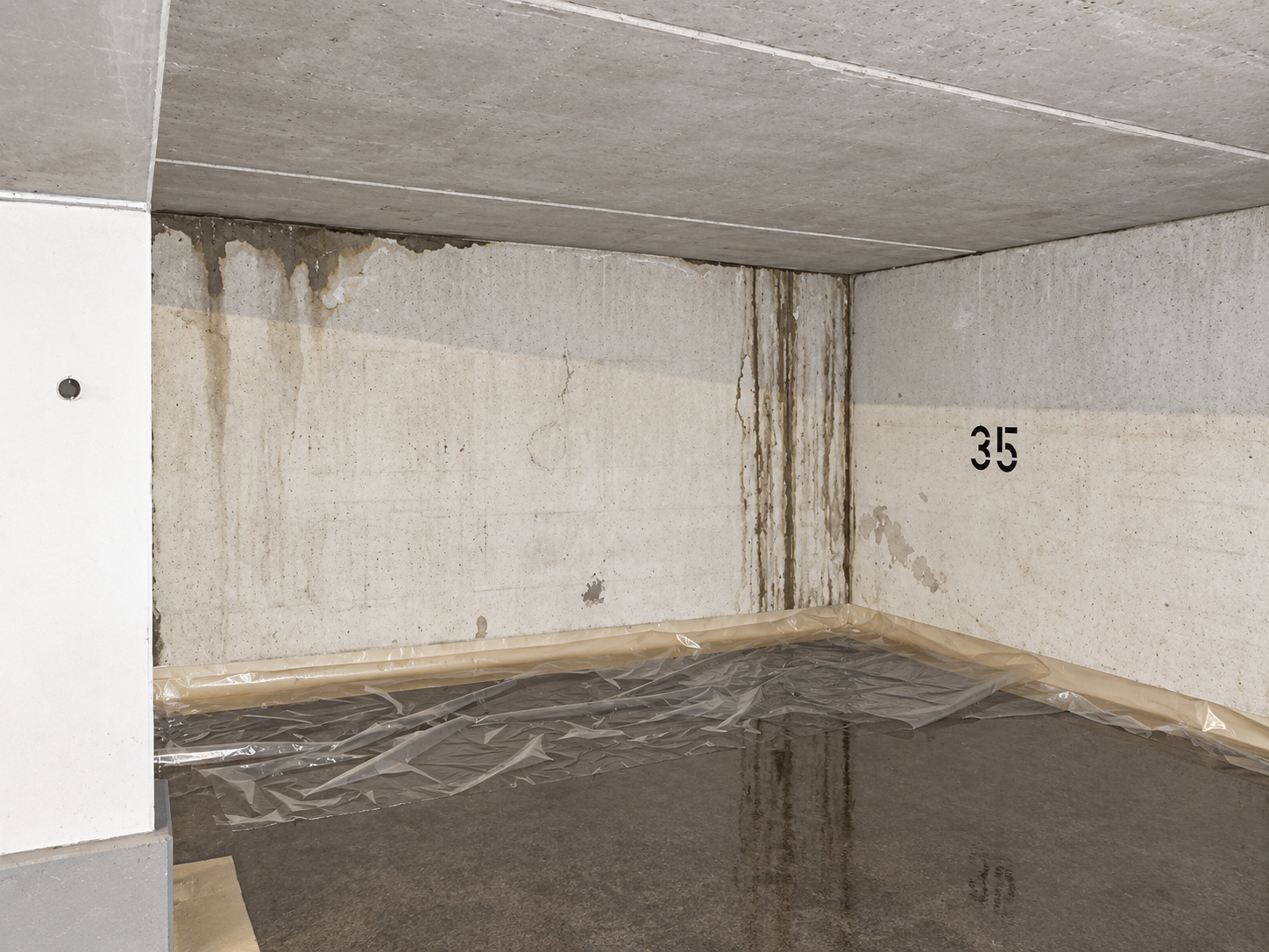 Wasserschaden in einer Tiefgarage